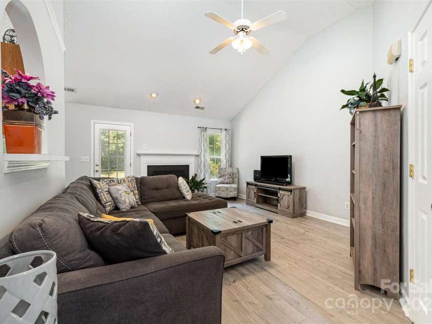 3619 Dashiel Drive, Charlotte, NC 28262.  MLS# CAR4276777, YatesRealty ID 31410. 