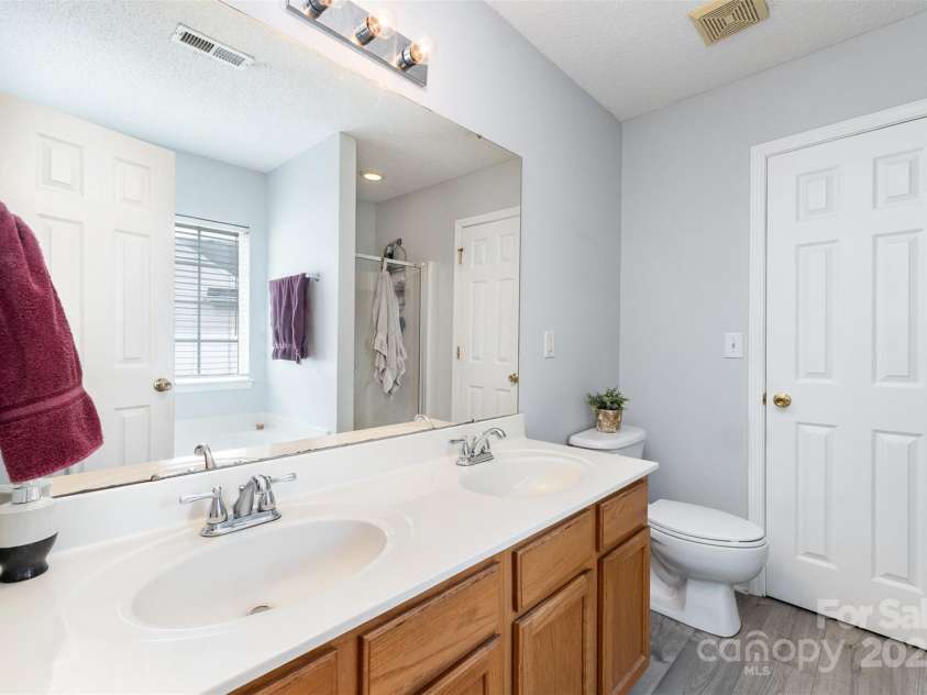 3619 Dashiel Drive, Charlotte, NC 28262.  MLS# CAR4276777, YatesRealty ID 31410. 