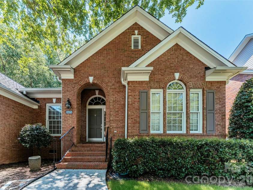 9425 Briarwick Lane, Charlotte, NC 28277.  MLS# CAR4391950, YatesRealty ID 31410. 