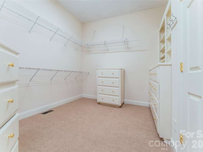 9425 Briarwick Lane, Charlotte, NC 28277.  MLS# CAR4391950, YatesRealty ID 31410. 