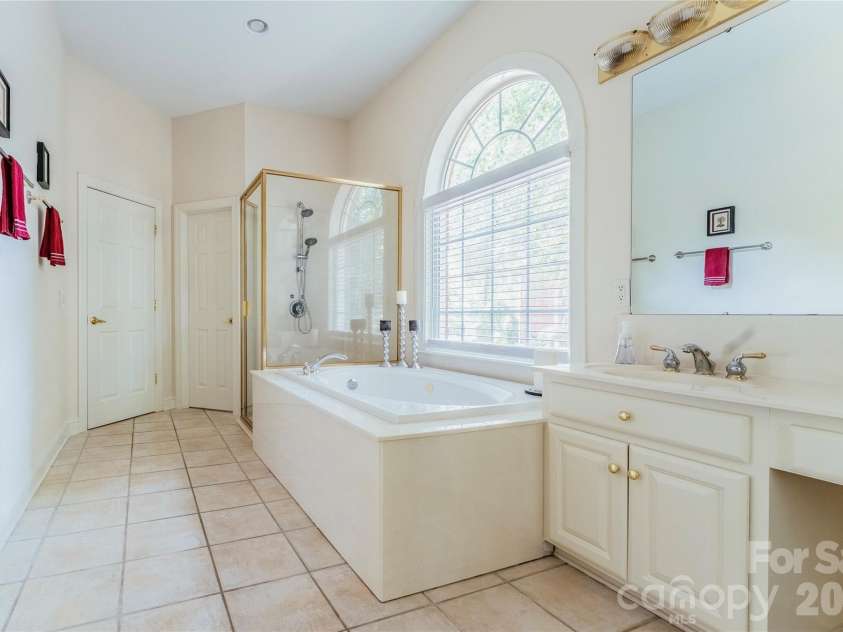 9425 Briarwick Lane, Charlotte, NC 28277.  MLS# CAR4391950, YatesRealty ID 31410. 