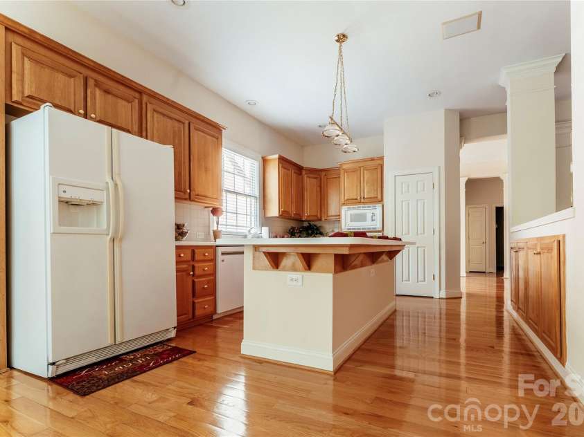 9425 Briarwick Lane, Charlotte, NC 28277.  MLS# CAR4391950, YatesRealty ID 31410. 