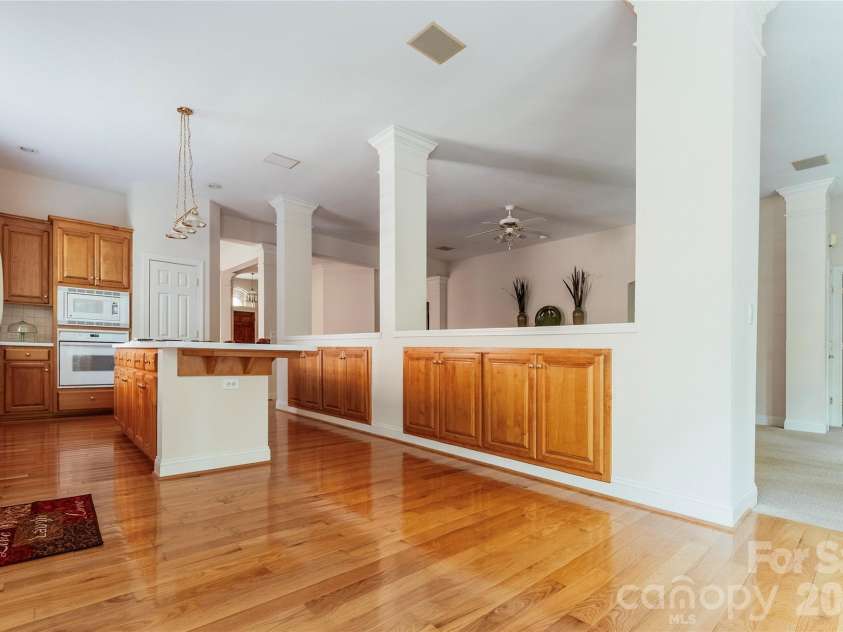 9425 Briarwick Lane, Charlotte, NC 28277.  MLS# CAR4391950, YatesRealty ID 31410. 