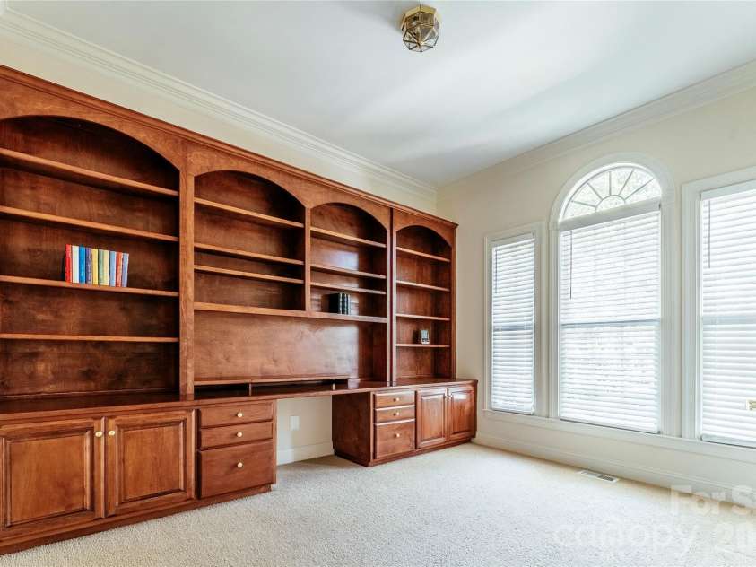 9425 Briarwick Lane, Charlotte, NC 28277.  MLS# CAR4391950, YatesRealty ID 31410. 