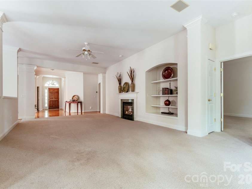 9425 Briarwick Lane, Charlotte, NC 28277.  MLS# CAR4391950, YatesRealty ID 31410. 