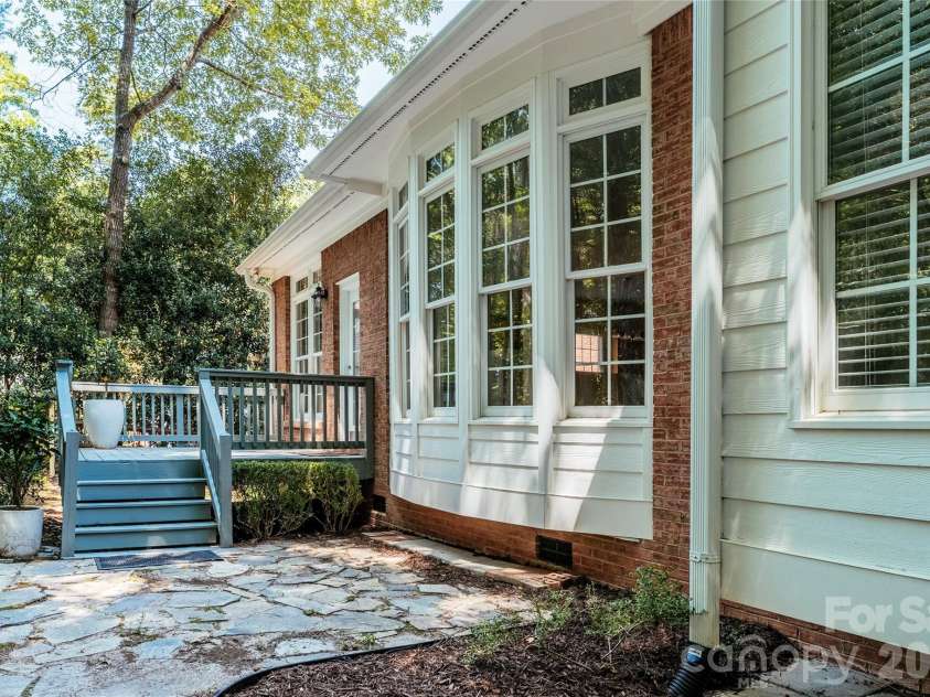 9425 Briarwick Lane, Charlotte, NC 28277.  MLS# CAR4391950, YatesRealty ID 31410. 