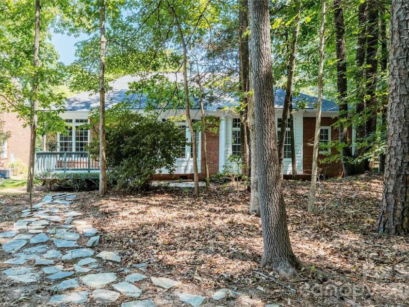 9425 Briarwick Lane, Charlotte, NC 28277.  MLS# CAR4391950, YatesRealty ID 31410. 