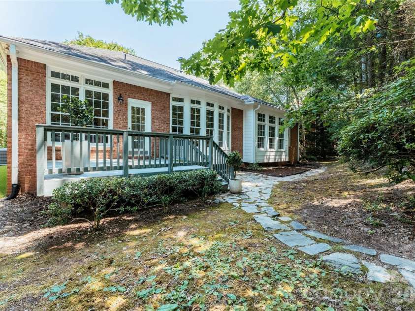 9425 Briarwick Lane, Charlotte, NC 28277.  MLS# CAR4391950, YatesRealty ID 31410. 