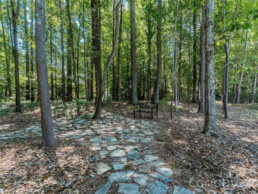 9425 Briarwick Lane, Charlotte, NC 28277.  MLS# CAR4391950, YatesRealty ID 31410. 