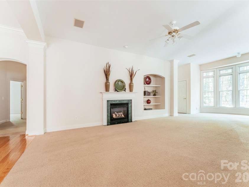 9425 Briarwick Lane, Charlotte, NC 28277.  MLS# CAR4391950, YatesRealty ID 31410. Great Room