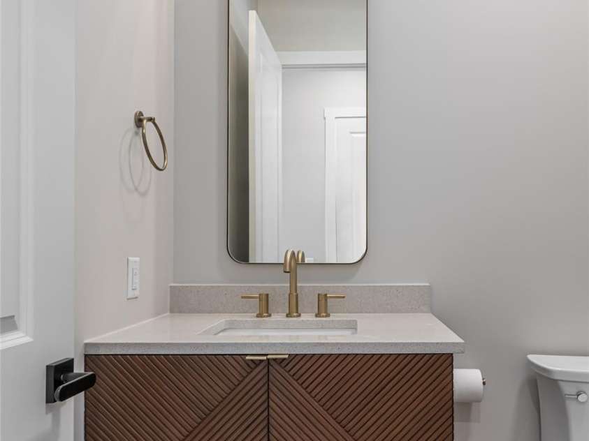 129 Parkway View Drive, Hendersonville, NC 28739.  MLS# CAR4258845, YatesRealty ID 31411. 