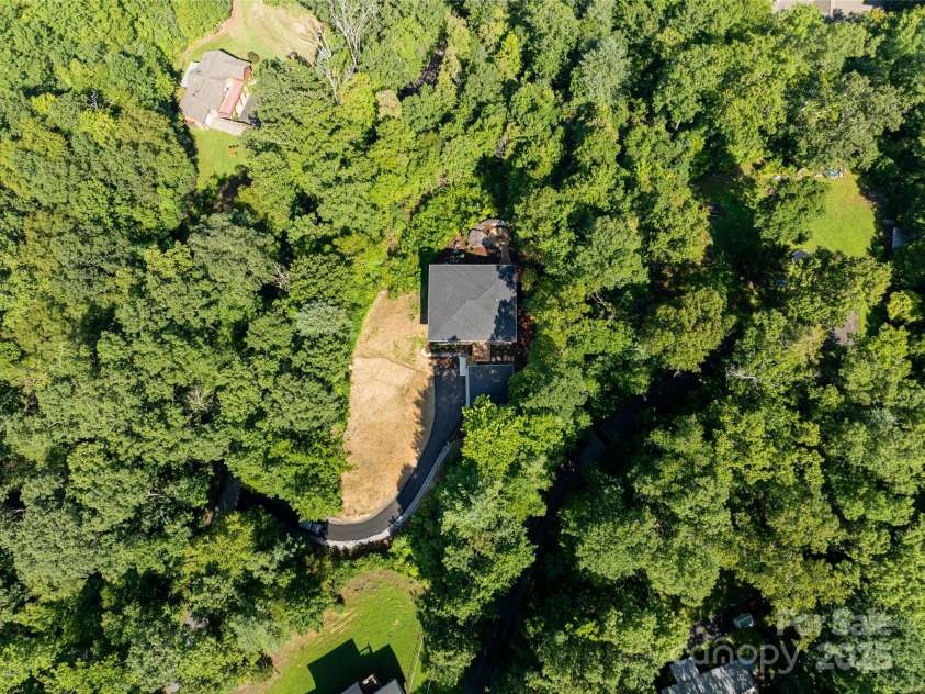 129 Parkway View Drive, Hendersonville, NC 28739.  MLS# CAR4258845, YatesRealty ID 31411. 