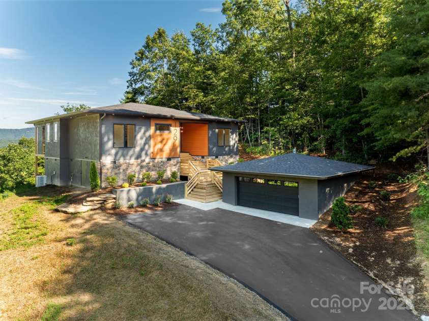 129 Parkway View Drive, Hendersonville, NC 28739.  MLS# CAR4258845, YatesRealty ID 31411. Bold mix of stone, wood and smooth stucco