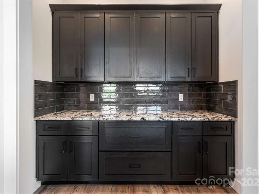 129 Parkway View Drive, Hendersonville, NC 28739.  MLS# CAR4258845, YatesRealty ID 31411. Butler's pantry