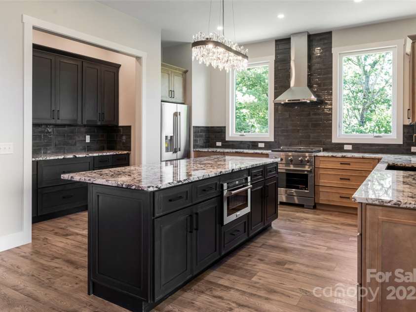 129 Parkway View Drive, Hendersonville, NC 28739.  MLS# CAR4258845, YatesRealty ID 31411. Butler's pantry offers more storage