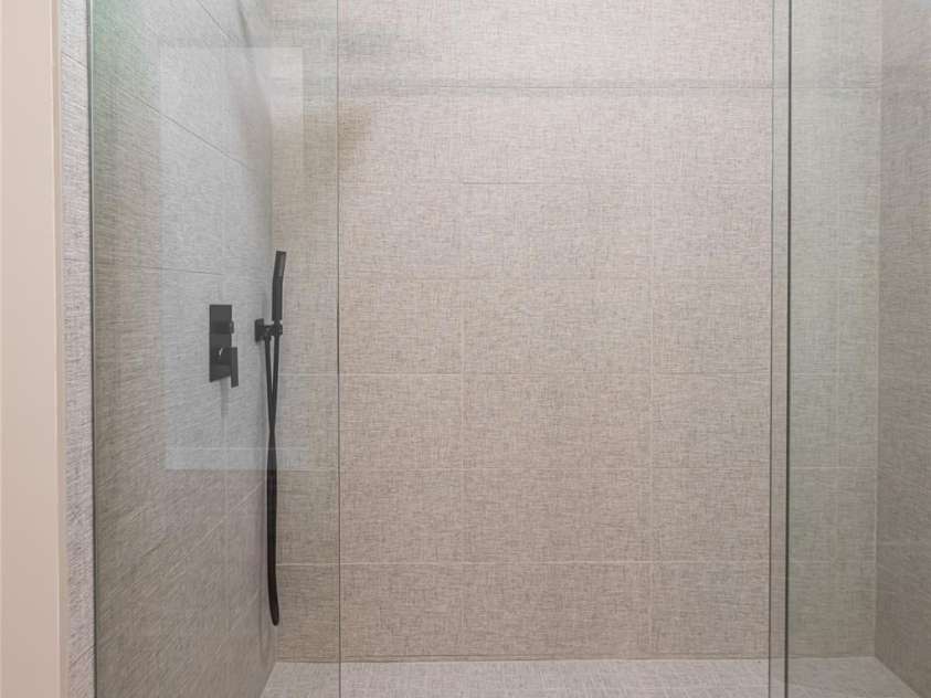 129 Parkway View Drive, Hendersonville, NC 28739.  MLS# CAR4258845, YatesRealty ID 31411. Custom tiled luxury shower