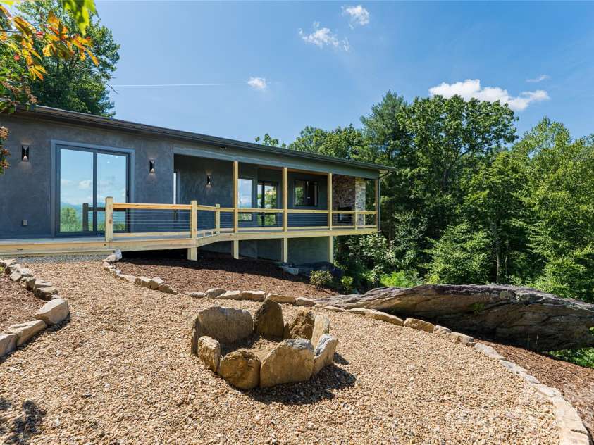 129 Parkway View Drive, Hendersonville, NC 28739.  MLS# CAR4258845, YatesRealty ID 31411. Feel the relaxation setting in