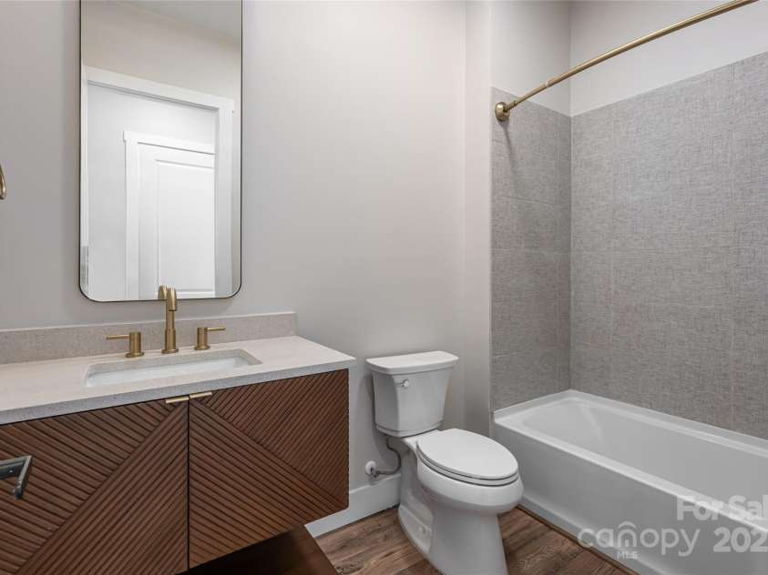 129 Parkway View Drive, Hendersonville, NC 28739.  MLS# CAR4258845, YatesRealty ID 31411. Guest bathroom