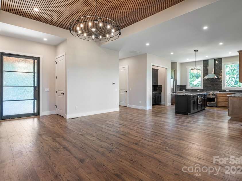 129 Parkway View Drive, Hendersonville, NC 28739.  MLS# CAR4258845, YatesRealty ID 31411. Open floorplan