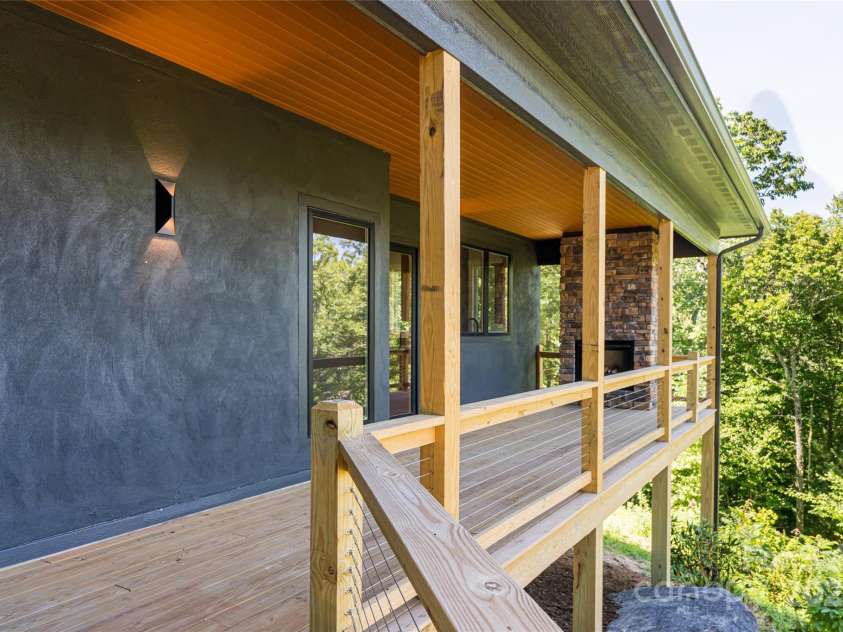 129 Parkway View Drive, Hendersonville, NC 28739.  MLS# CAR4258845, YatesRealty ID 31411. Plenty of room to entertain