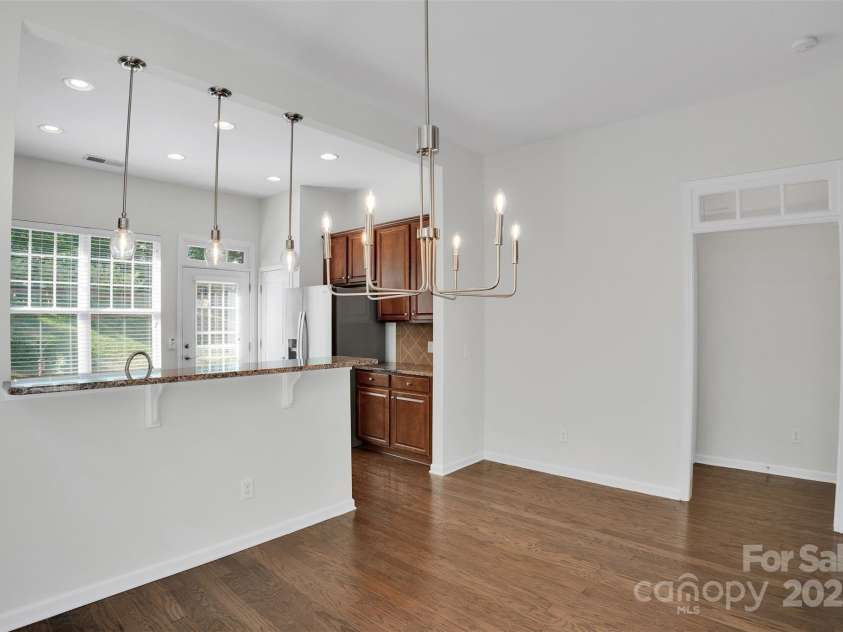 1143 Crown Vista Drive, Fort Mill, SC 29707.  MLS# CAR4285889, YatesRealty ID 31412. Breakfast Bar