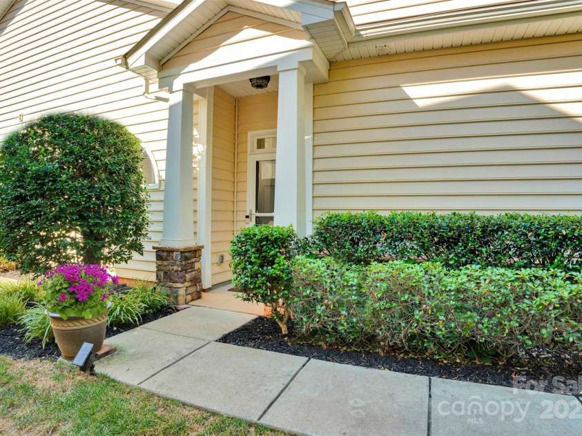 1143 Crown Vista Drive, Fort Mill, SC 29707.  MLS# CAR4285889, YatesRealty ID 31412. End Unit