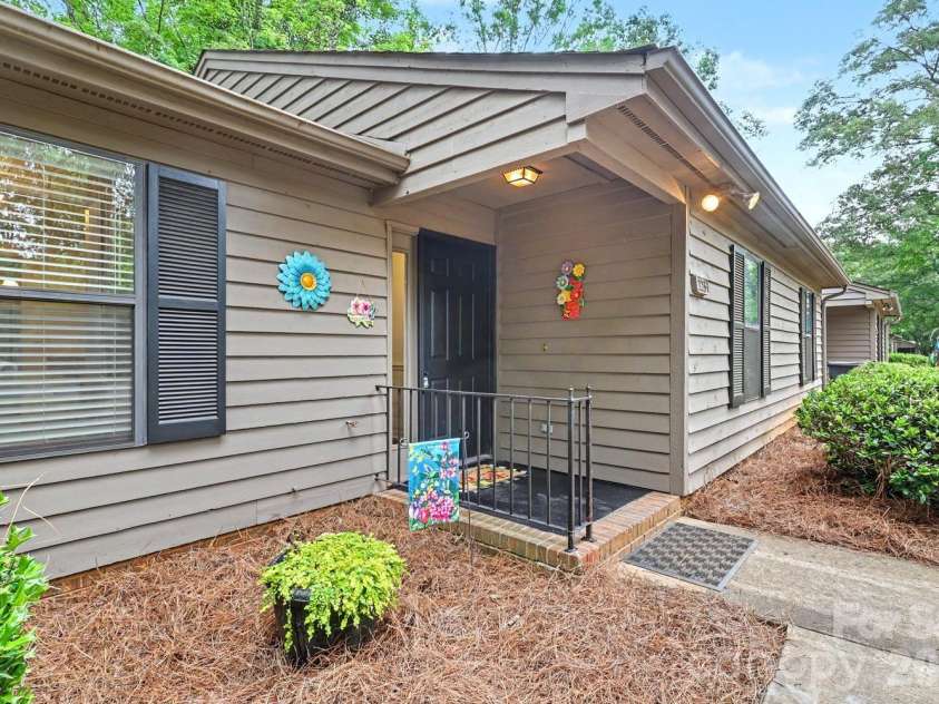 123 Cedar Hollow Street, Fort Mill, SC 29715.  MLS# CAR4391955, YatesRealty ID 31413. 