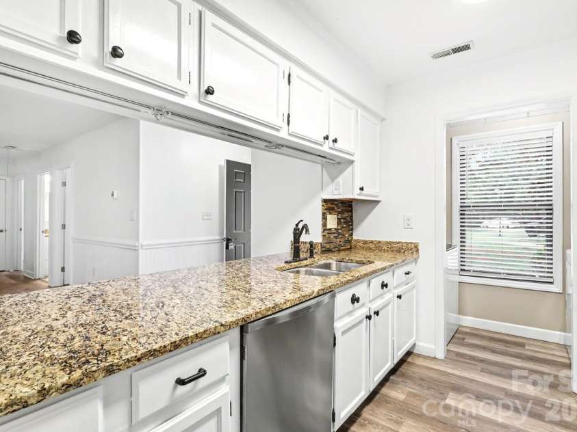 123 Cedar Hollow Street, Fort Mill, SC 29715.  MLS# CAR4391955, YatesRealty ID 31413. 