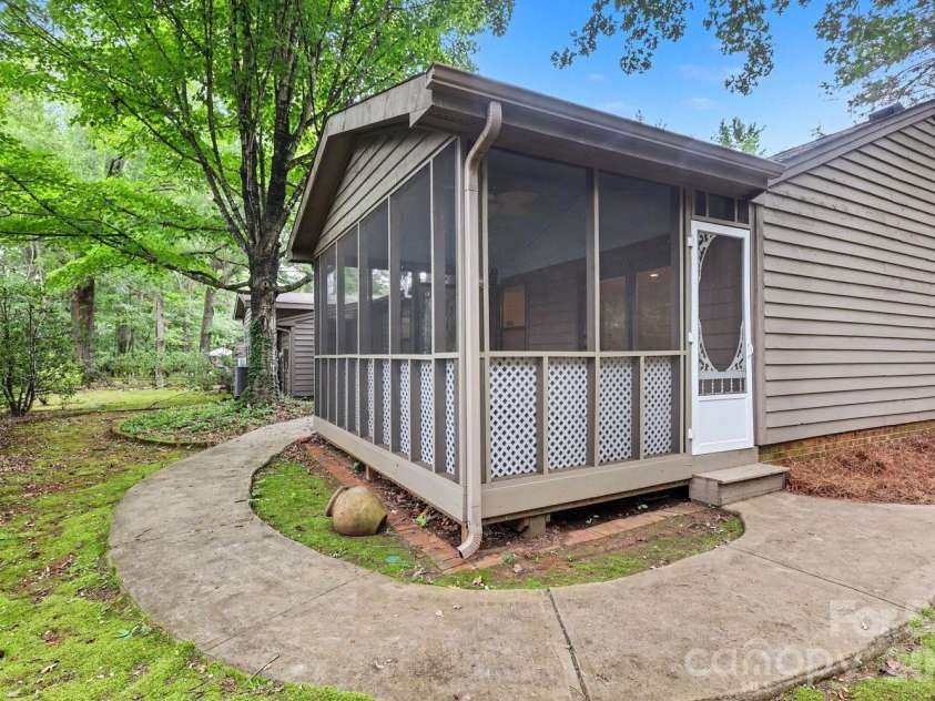 123 Cedar Hollow Street, Fort Mill, SC 29715.  MLS# CAR4391955, YatesRealty ID 31413. 