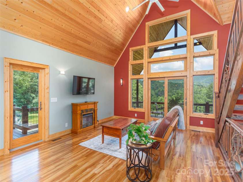 477 Jenkins Road, Waynesville, NC 28785.  MLS# CAR4285084, YatesRealty ID 31414. 