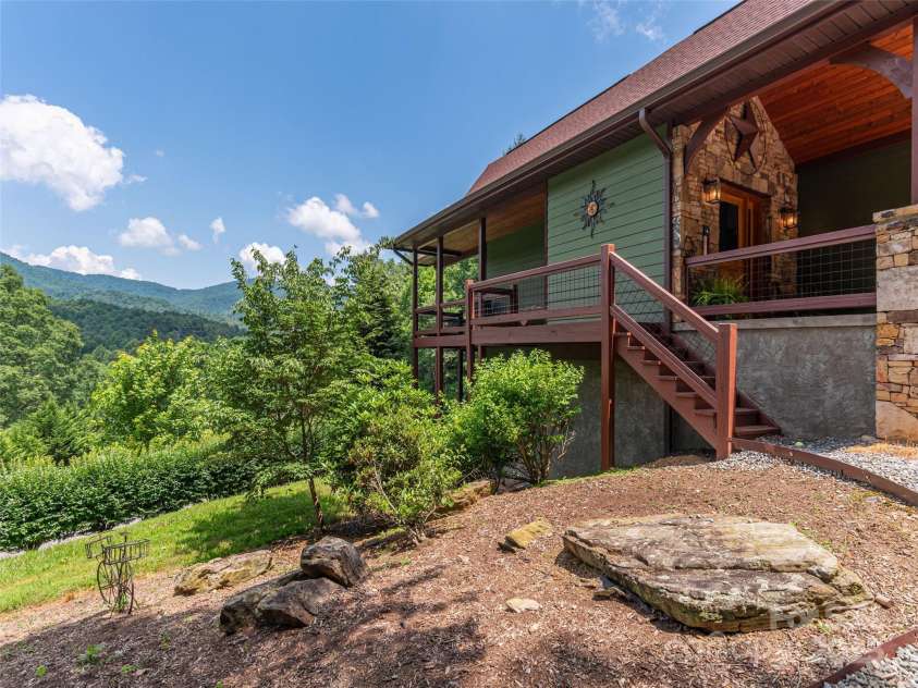 477 Jenkins Road, Waynesville, NC 28785.  MLS# CAR4285084, YatesRealty ID 31414. 