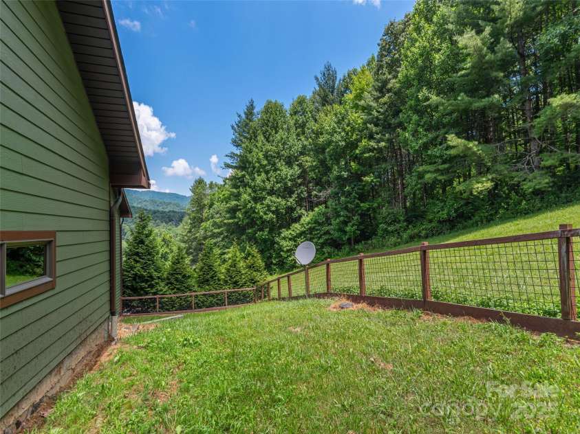 477 Jenkins Road, Waynesville, NC 28785.  MLS# CAR4285084, YatesRealty ID 31414. 
