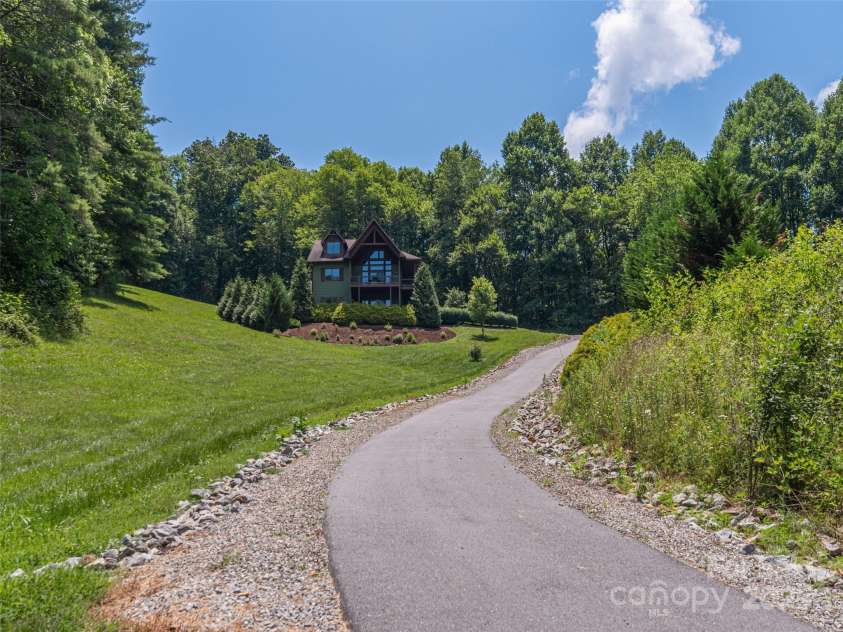 477 Jenkins Road, Waynesville, NC 28785.  MLS# CAR4285084, YatesRealty ID 31414. 