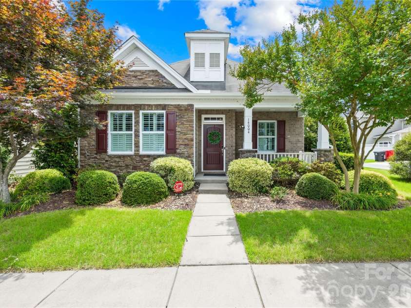 14004 Helen Benson Boulevard, Davidson, NC 28036.  MLS# CAR4388089, YatesRealty ID 31416. 