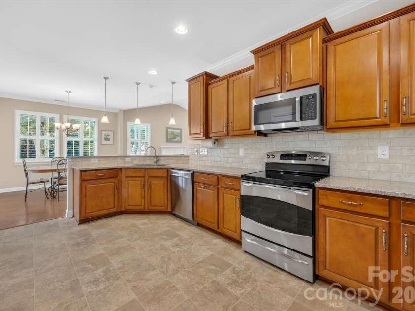 14004 Helen Benson Boulevard, Davidson, NC 28036.  MLS# CAR4388089, YatesRealty ID 31416. 