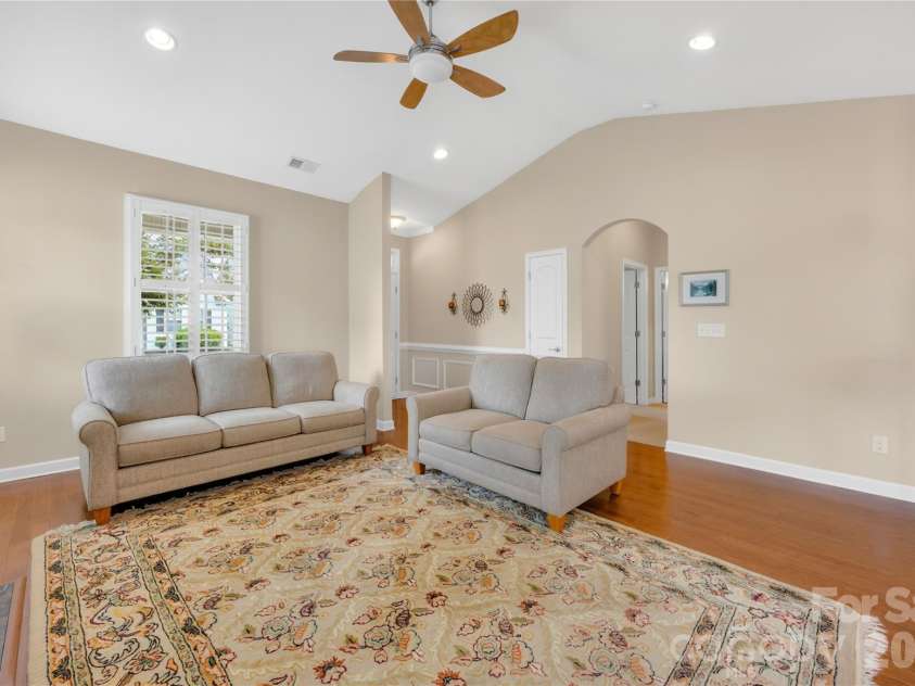 14004 Helen Benson Boulevard, Davidson, NC 28036.  MLS# CAR4388089, YatesRealty ID 31416. 