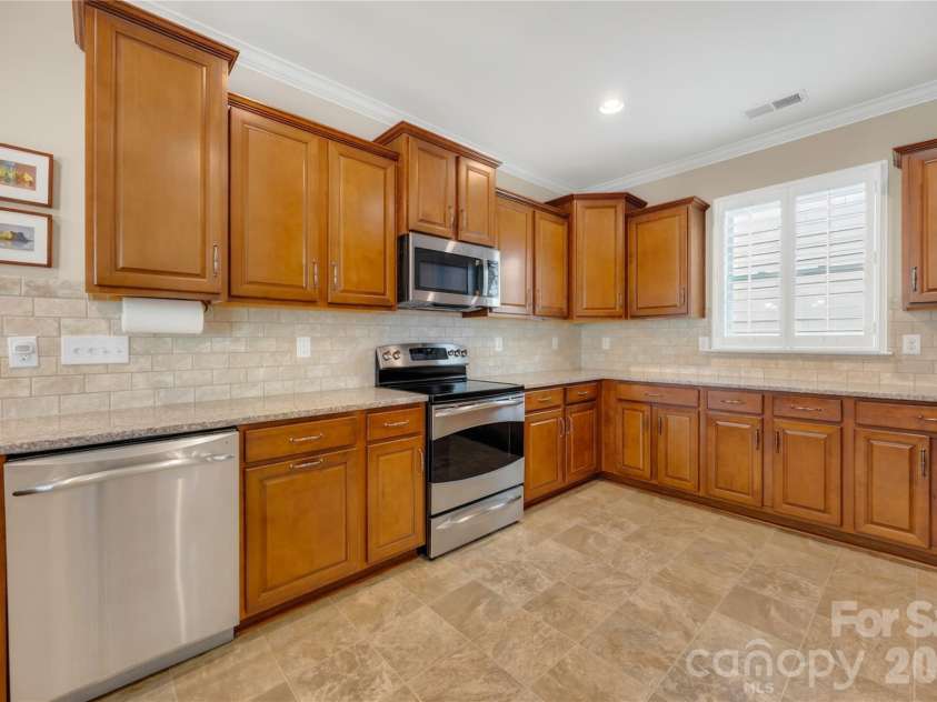 14004 Helen Benson Boulevard, Davidson, NC 28036.  MLS# CAR4388089, YatesRealty ID 31416. 