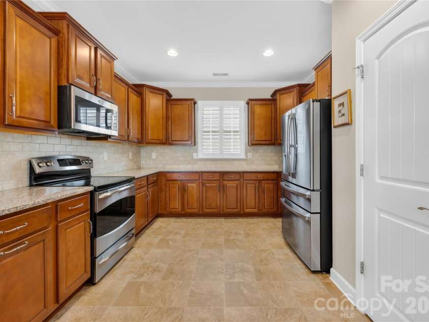 14004 Helen Benson Boulevard, Davidson, NC 28036.  MLS# CAR4388089, YatesRealty ID 31416. 