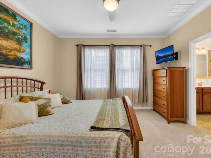 14004 Helen Benson Boulevard, Davidson, NC 28036.  MLS# CAR4388089, YatesRealty ID 31416. 