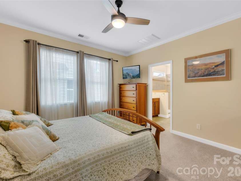 14004 Helen Benson Boulevard, Davidson, NC 28036.  MLS# CAR4388089, YatesRealty ID 31416. 