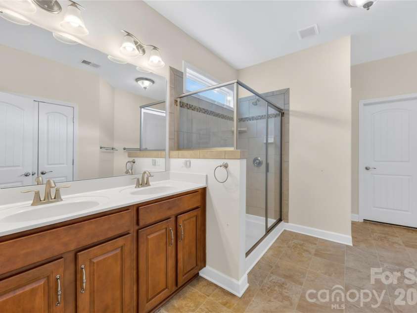 14004 Helen Benson Boulevard, Davidson, NC 28036.  MLS# CAR4388089, YatesRealty ID 31416. 