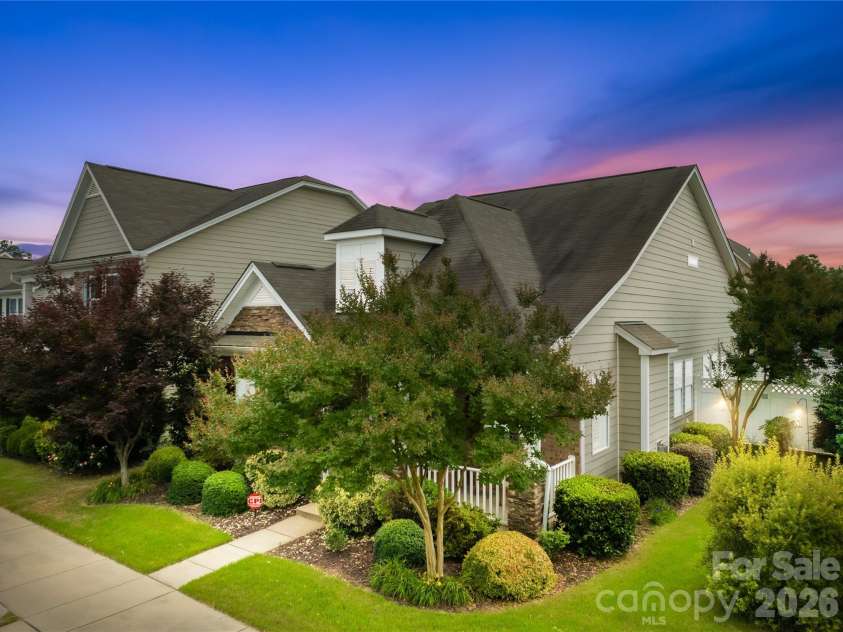 14004 Helen Benson Boulevard, Davidson, NC 28036.  MLS# CAR4388089, YatesRealty ID 31416. 