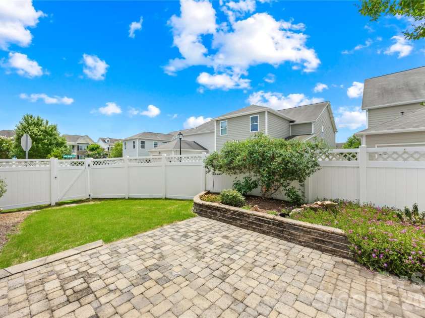 14004 Helen Benson Boulevard, Davidson, NC 28036.  MLS# CAR4388089, YatesRealty ID 31416. 