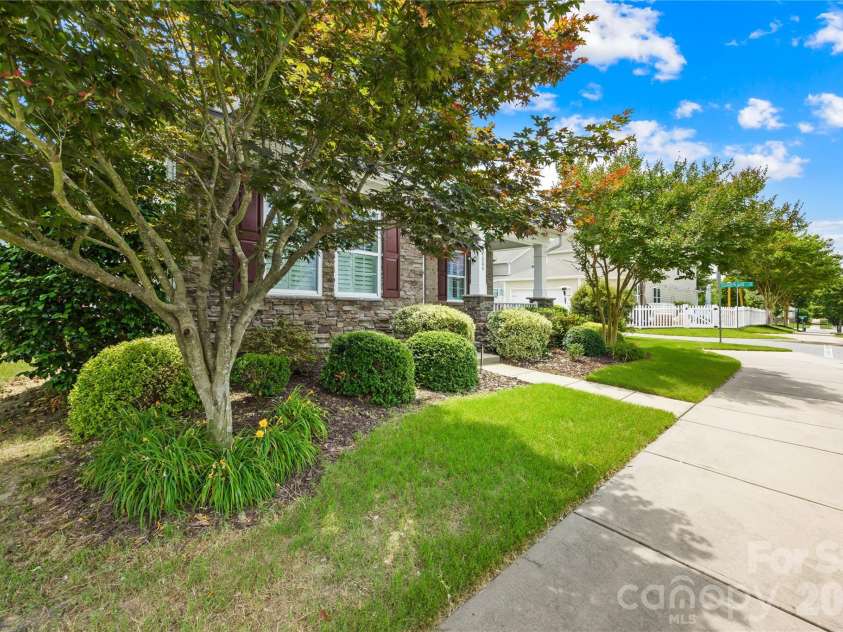 14004 Helen Benson Boulevard, Davidson, NC 28036.  MLS# CAR4388089, YatesRealty ID 31416. 