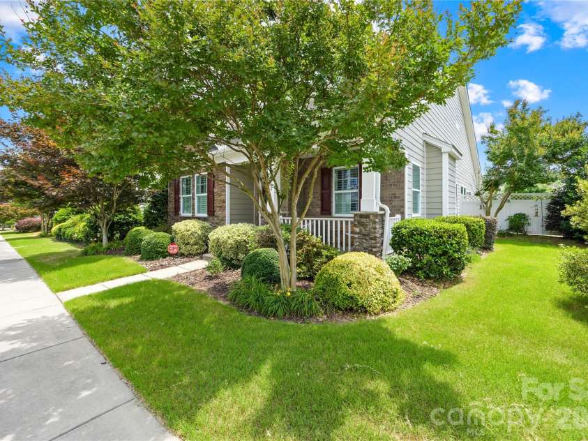 14004 Helen Benson Boulevard, Davidson, NC 28036.  MLS# CAR4388089, YatesRealty ID 31416. 