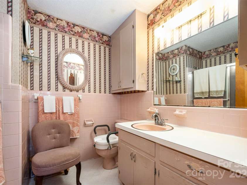 2236 Old Hickory Grove Road, Mount Holly, NC 28120.  MLS# CAR4286254, YatesRealty ID 31417. 