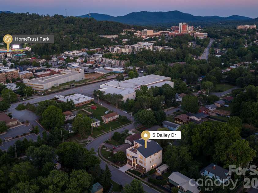 6 Dailey Drive, Asheville, NC 28801.  MLS# CAR4383625, YatesRealty ID 31417. 