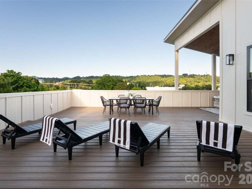 6 Dailey Drive, Asheville, NC 28801.  MLS# CAR4383625, YatesRealty ID 31417. 