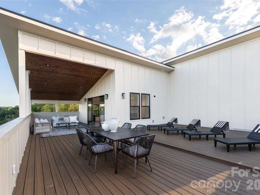 6 Dailey Drive, Asheville, NC 28801.  MLS# CAR4383625, YatesRealty ID 31417. 