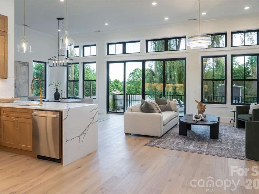 6 Dailey Drive, Asheville, NC 28801.  MLS# CAR4383625, YatesRealty ID 31417. 